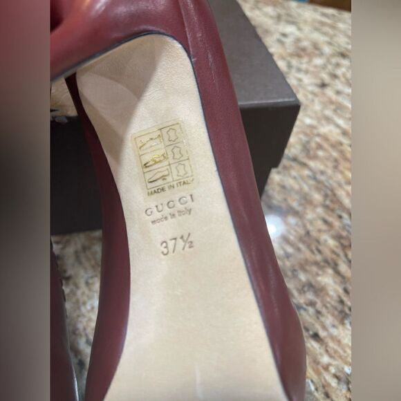 Gucci Leather Saddle Soft Red Desert Whipstitch Trim Pumps Size: 7.5. Like new. - Picture 2 of 9